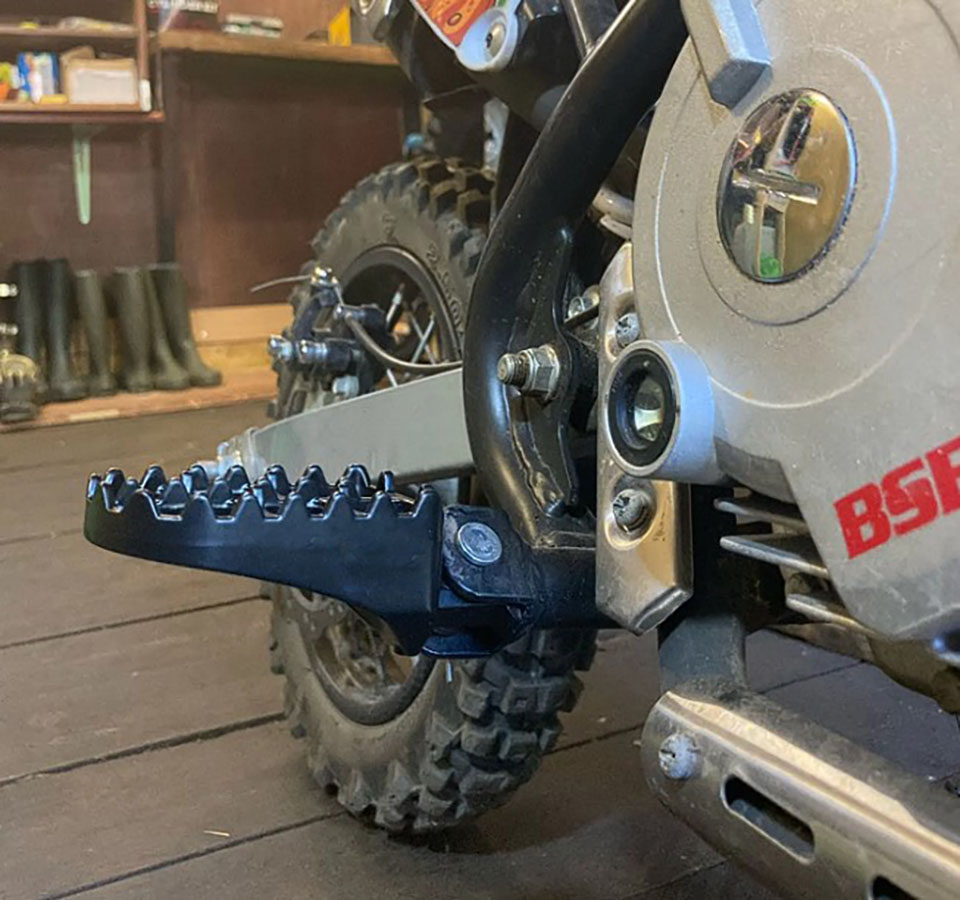Комплект алюминиевых подножек (для грязи, складные) Honda XR50R CRF50 CRF70 CRF80 CRF100F черные